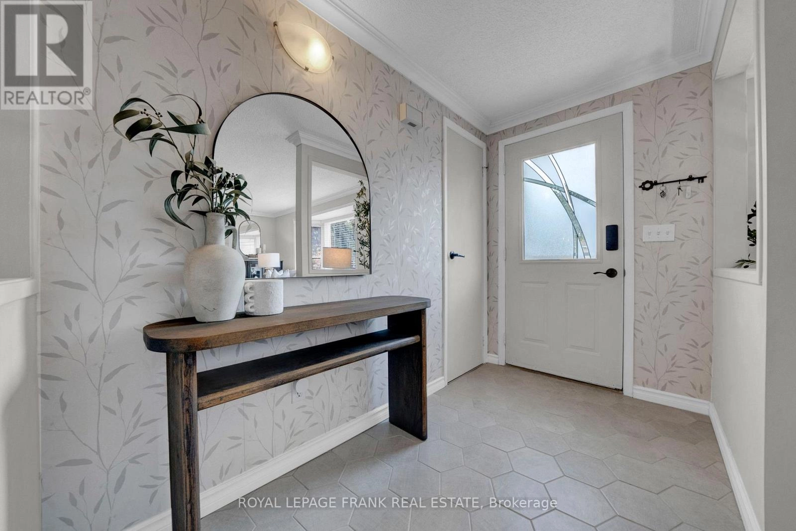 26 Pineridge Crescent, Clarington, Ontario  L1B 1B9 - Photo 2 - E12364741