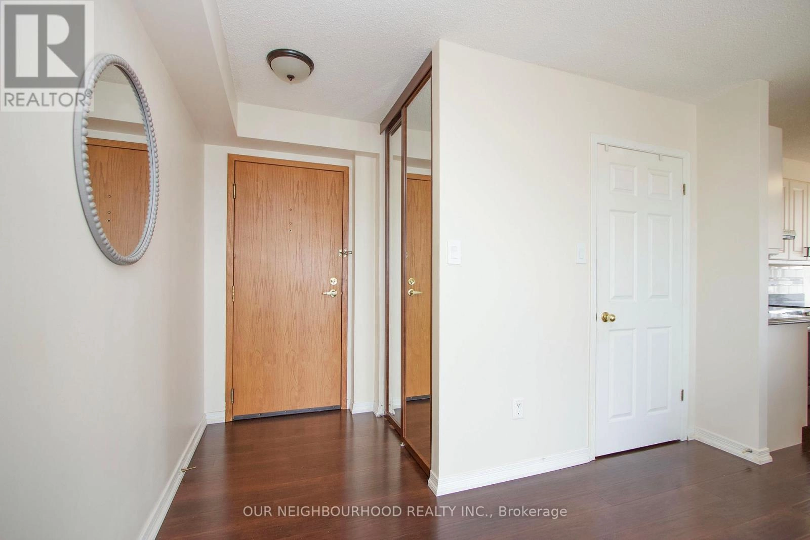 702 - 80 Athol Street E, Oshawa, Ontario  L1H 8B7 - Photo 2 - E12365884
