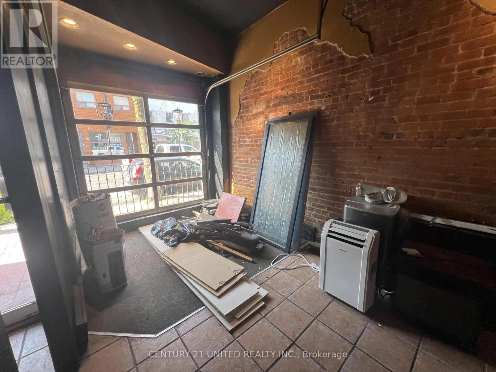 170 Charlotte Street, Peterborough, Ontario  K9J 2T8 - Photo 3 - X12366036