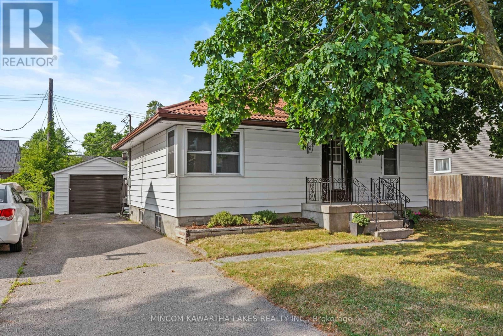 632 Gillespie Avenue, Peterborough South, Ontario  K9J 4B6 - Photo 3 - X12366044