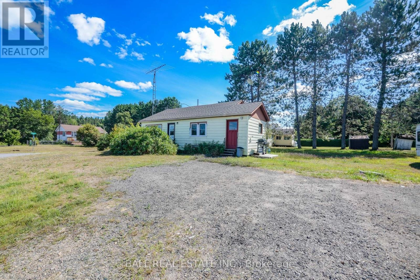 25 First Avenue, South Algonquin, Ontario  K0J 2M0 - Photo 1 - X12368715