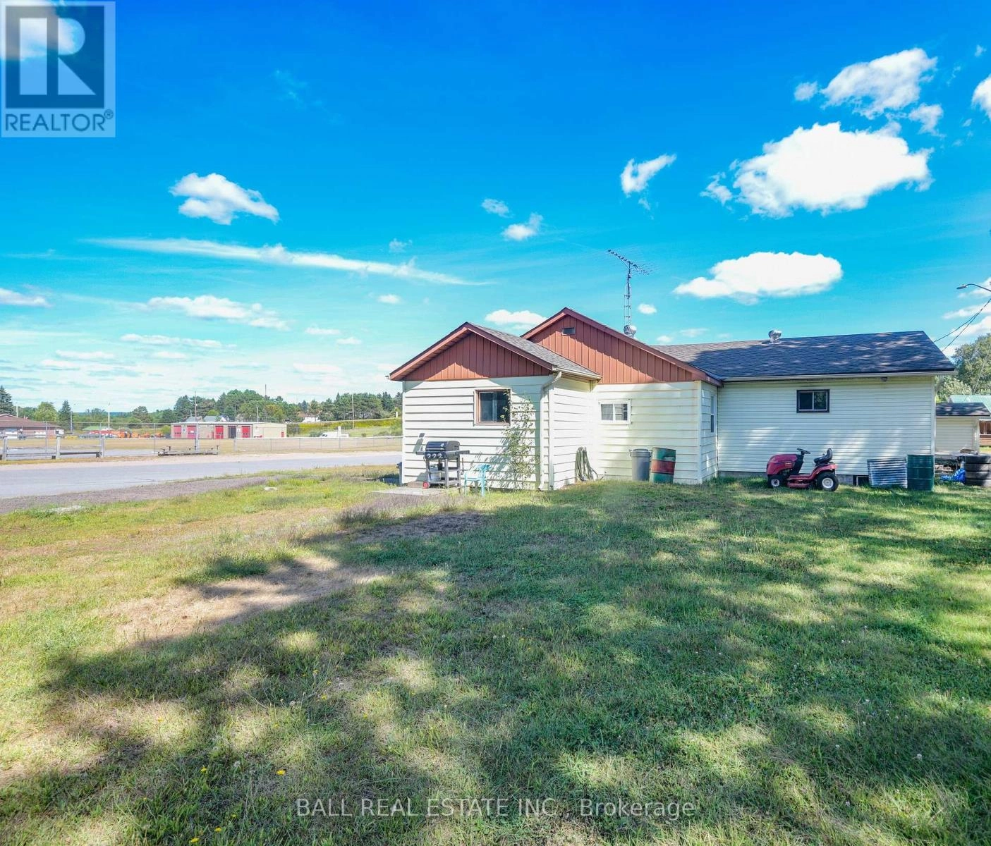 25 First Avenue, South Algonquin, Ontario  K0J 2M0 - Photo 3 - X12368715