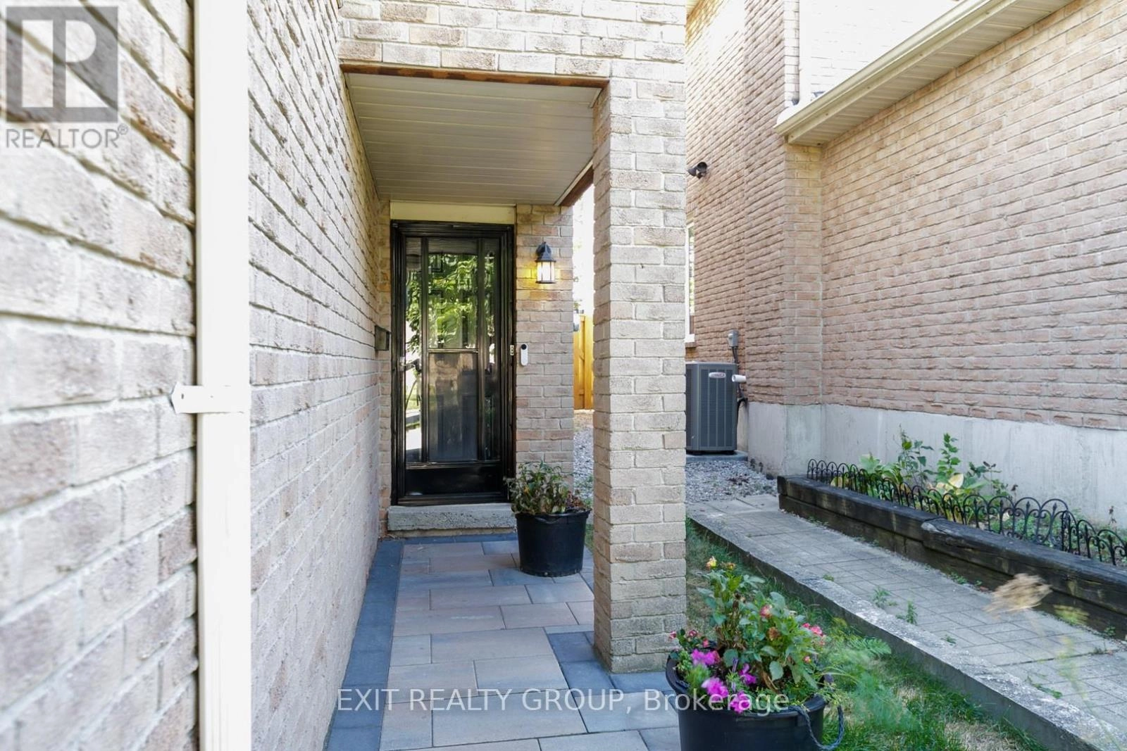 765 Hampton Court, Pickering, Ontario  L1W 3M3 - Photo 3 - E12368774