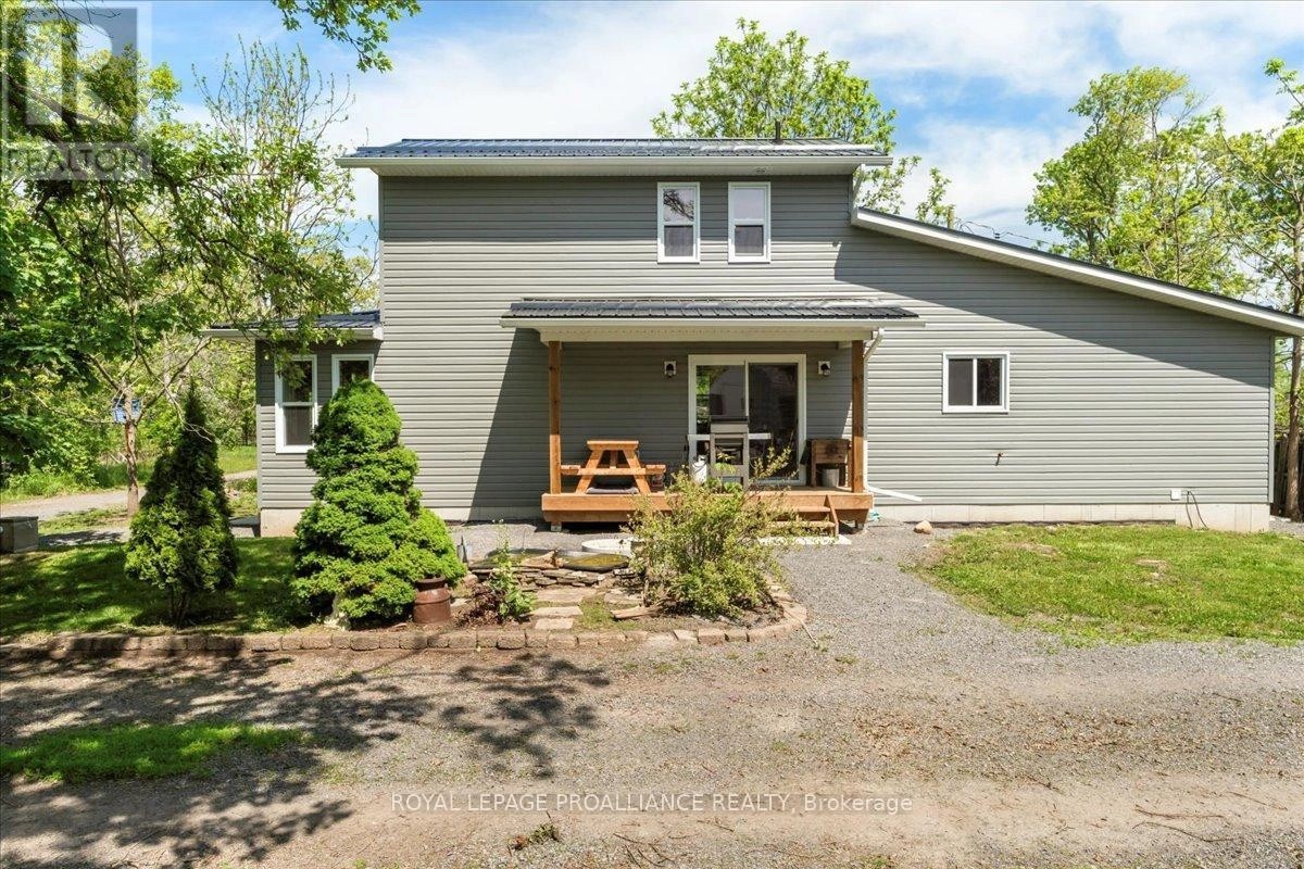 31 Ashe Crescent, Belleville, Ontario  K8N 4Z4 - Photo 3 - X12369481