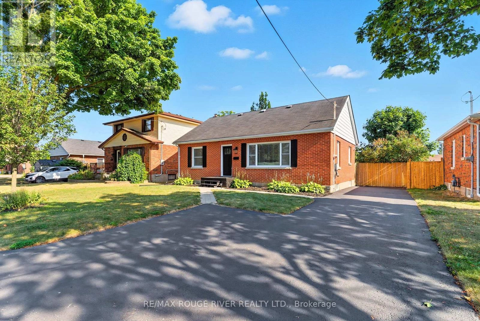 39 Southway Drive, Clarington, Ontario  L1C 1C6 - Photo 1 - E12369745
