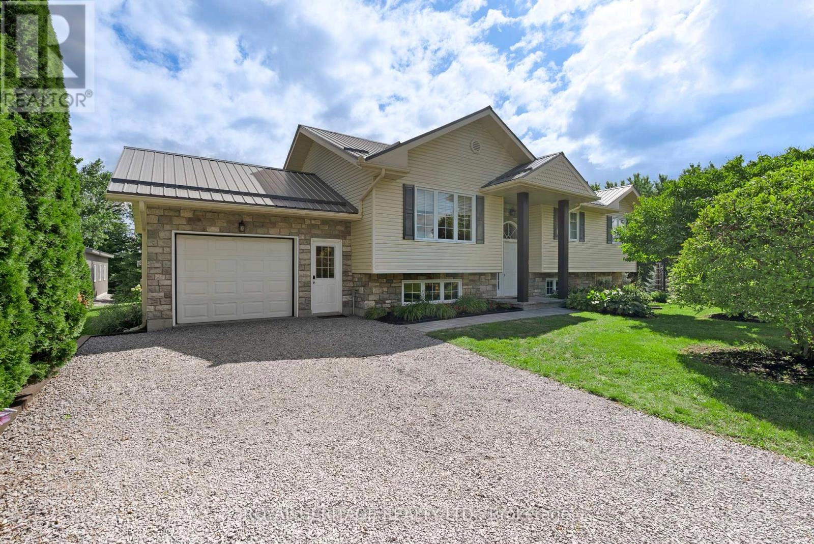 108 Beach Road, Kawartha Lakes, Ontario  K0M 2C0 - Photo 3 - X12370125