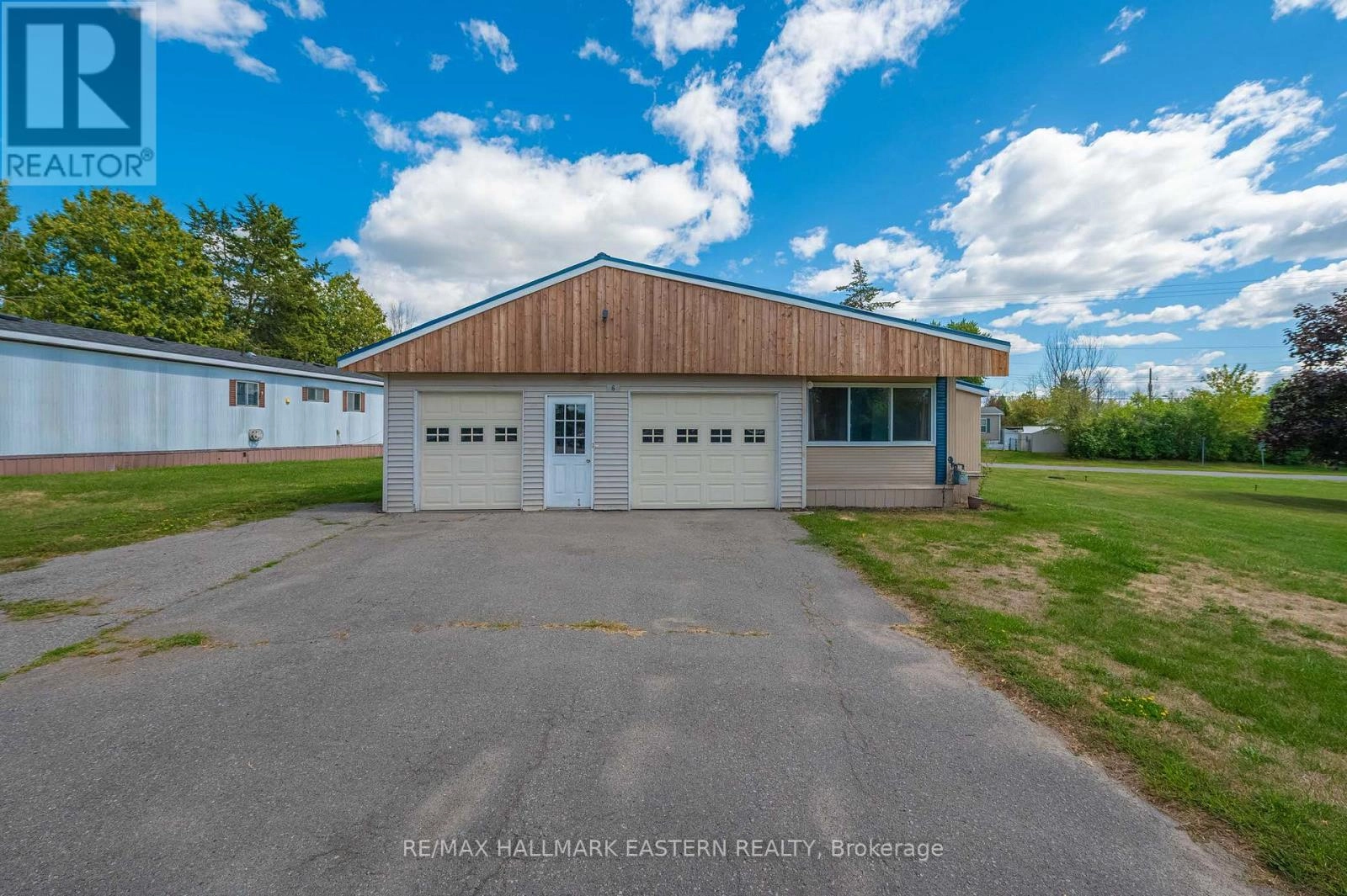 6 Chapel Boulevard, Belleville, Ontario  K8N 4Z3 - Photo 1 - X12370143