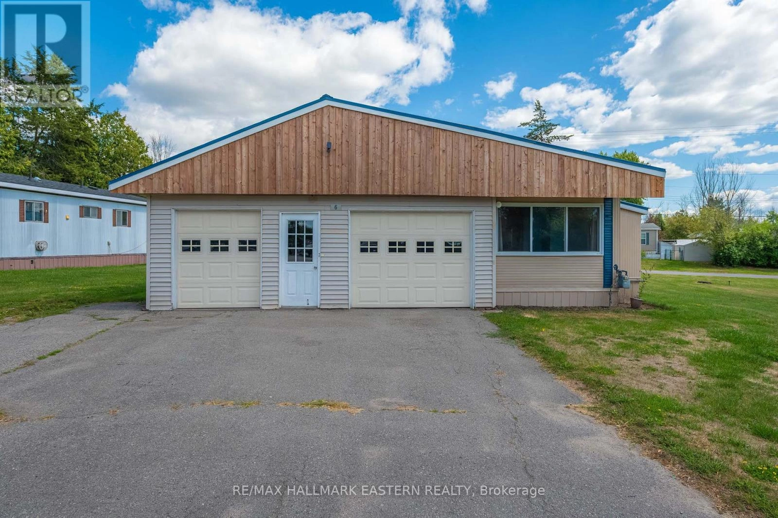 6 Chapel Boulevard, Belleville, Ontario  K8N 4Z3 - Photo 2 - X12370143