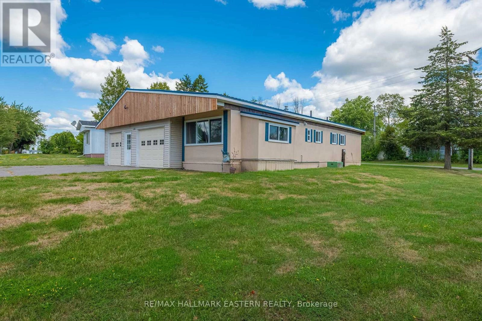 6 Chapel Boulevard, Belleville, Ontario  K8N 4Z3 - Photo 3 - X12370143