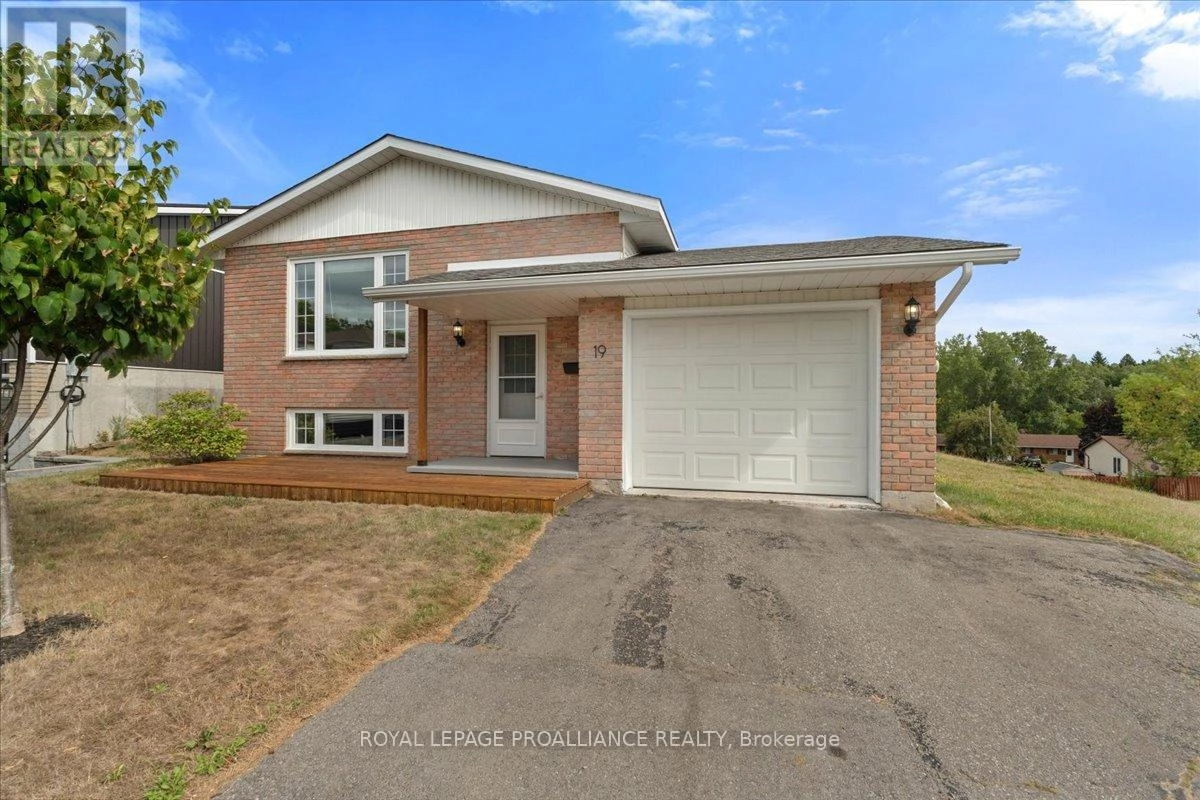 19 Fleming Road, Quinte West, Ontario  K8V 6P6 - Photo 1 - X12370163