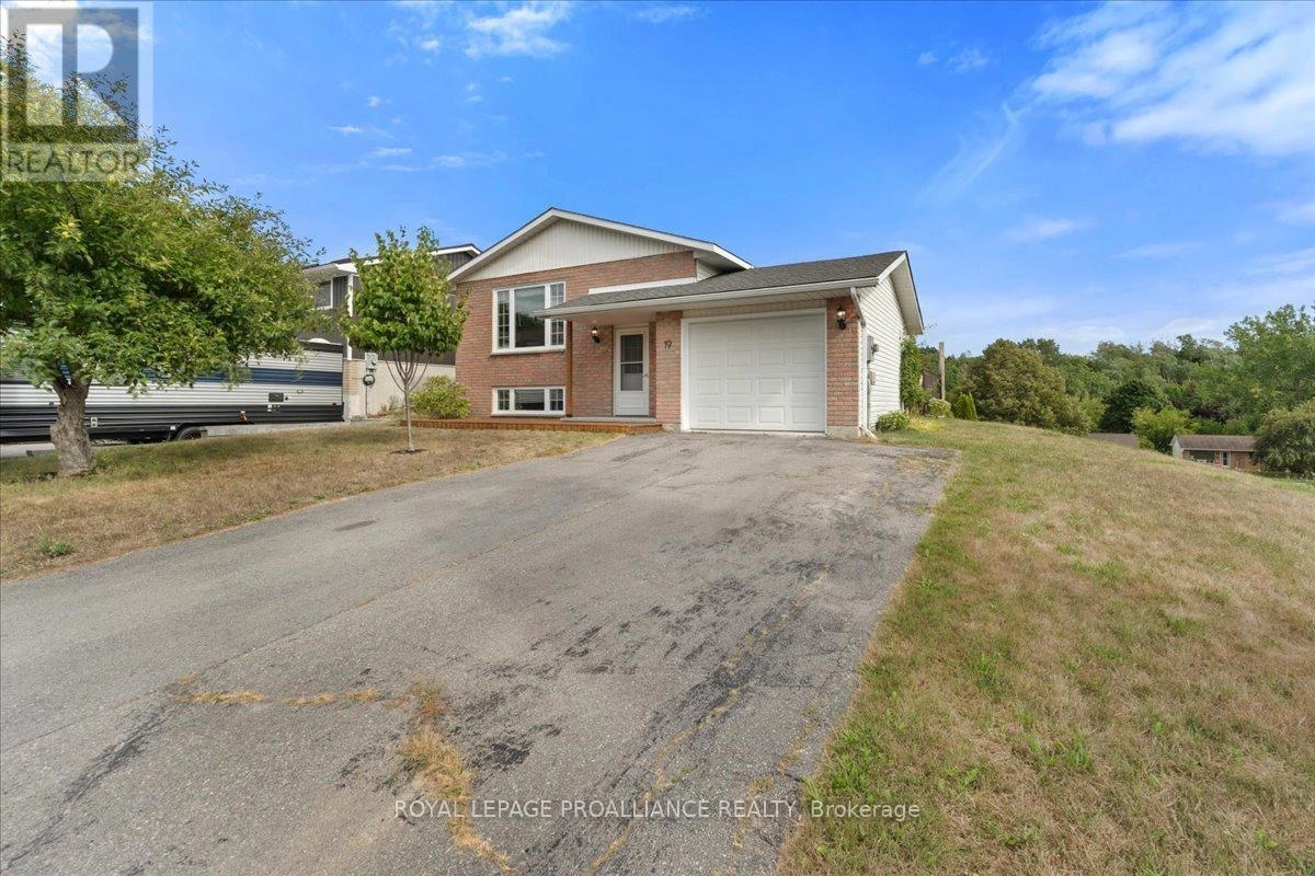 19 Fleming Road, Quinte West, Ontario  K8V 6P6 - Photo 2 - X12370163