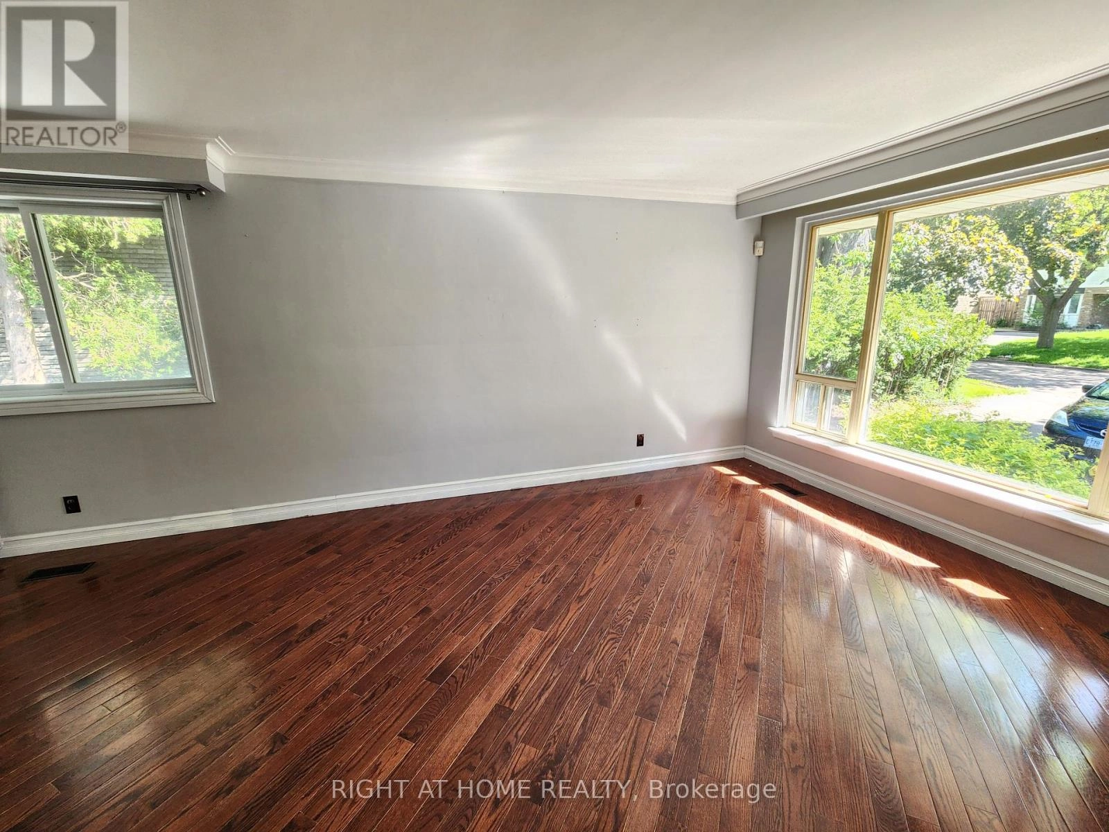 332 Viewmount Street, Oshawa, Ontario  L1H 7C3 - Photo 2 - E12370265