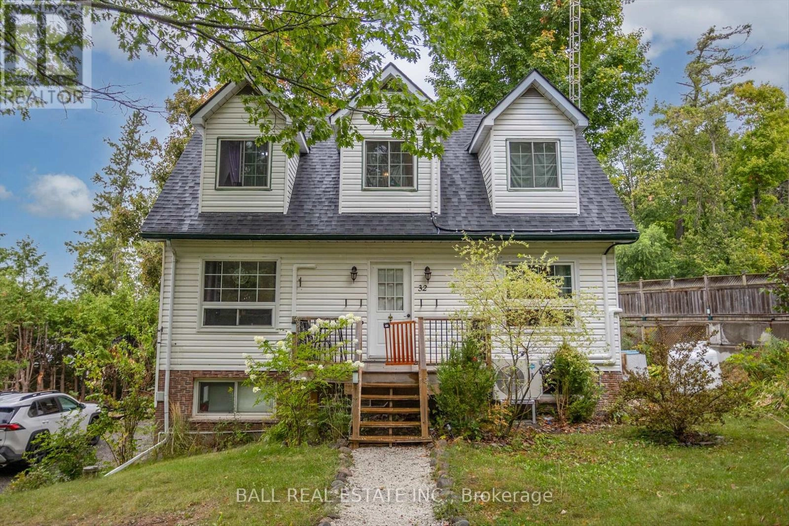 32 Cherryhill Street, Kawartha Lakes, Ontario  K0M 1L0 - Photo 1 - X12370999