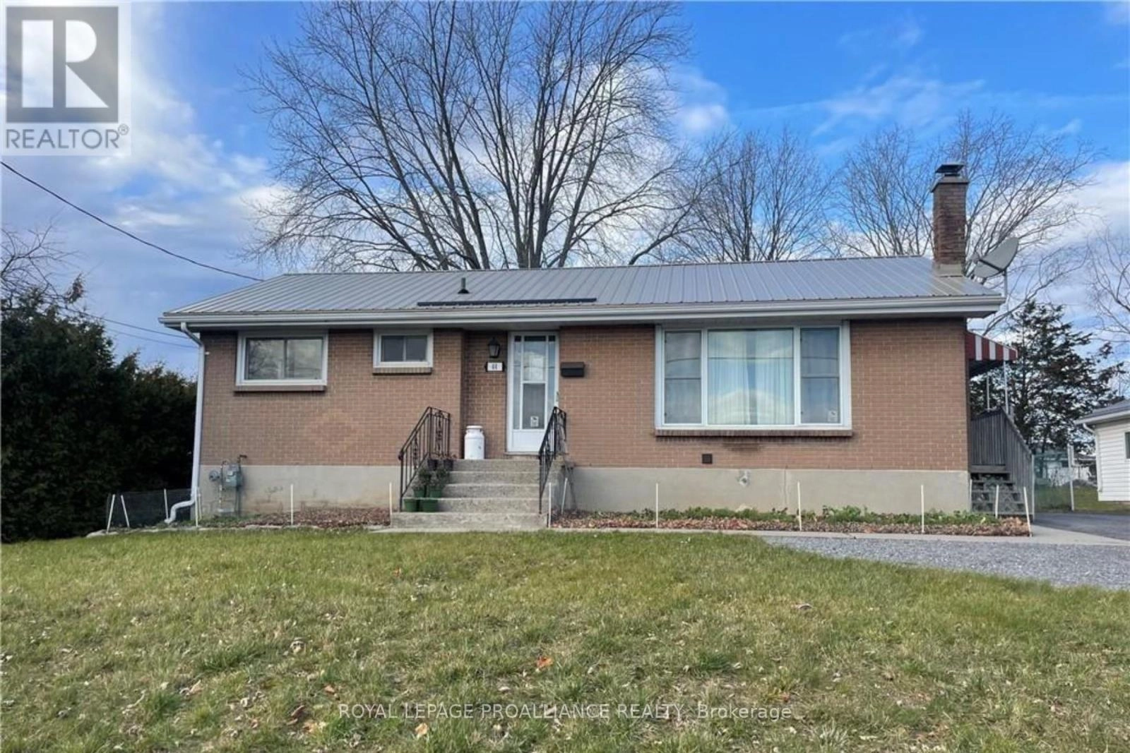 A - 44 North Park Gardens, Belleville, Ontario  K8P 2M3 - Photo 1 - X12371555