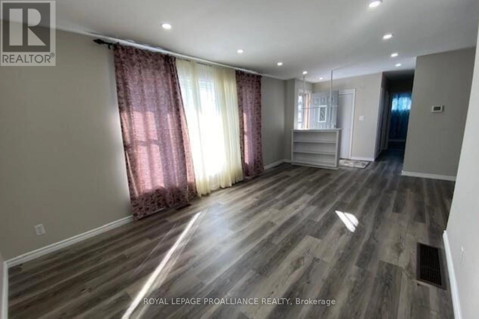 A - 44 North Park Gardens, Belleville, Ontario  K8P 2M3 - Photo 3 - X12371555