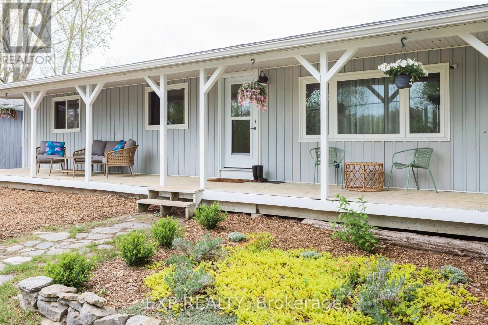 825 County Road 8 Road, Prince Edward County, Ontario  K0K 2T0 - Photo 3 - X12372461