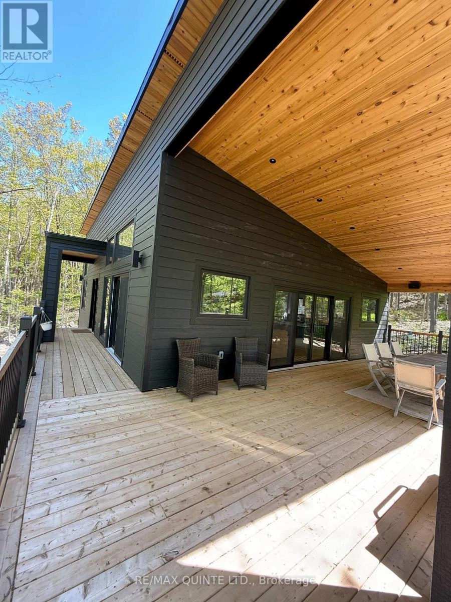 11509 Loyalist Parkway, Prince Edward County, Ontario  K0K 2T0 - Photo 2 - X12372690