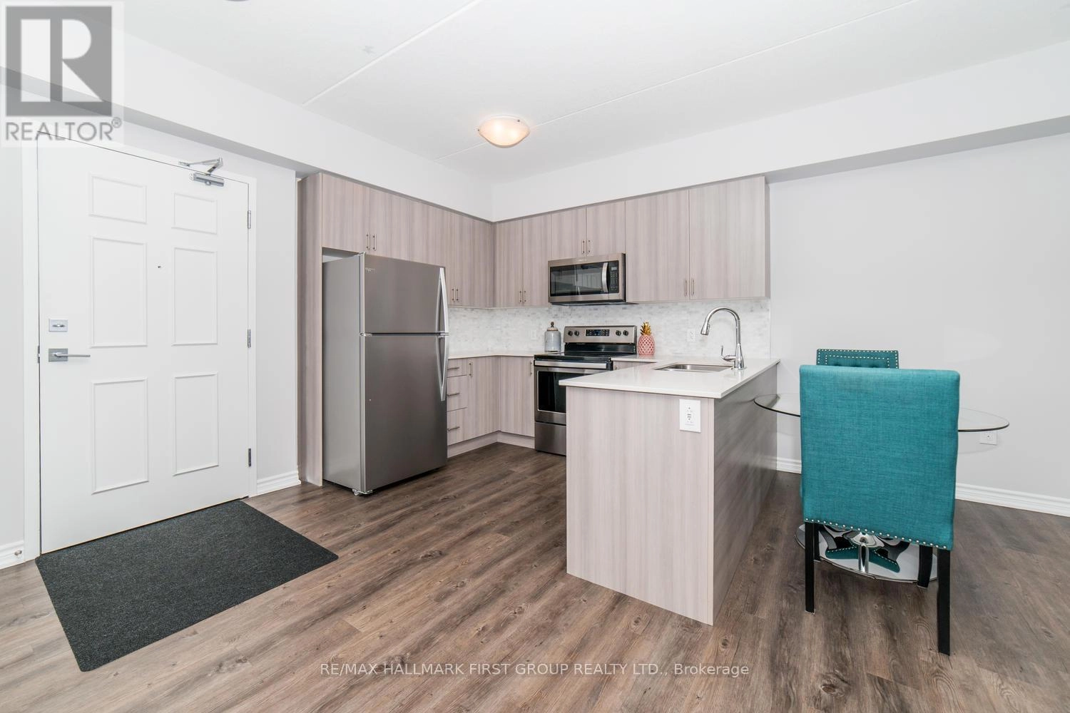 210 - 290 Liberty Street, Clarington, Ontario  L1C 3K6 - Photo 1 - E12374010