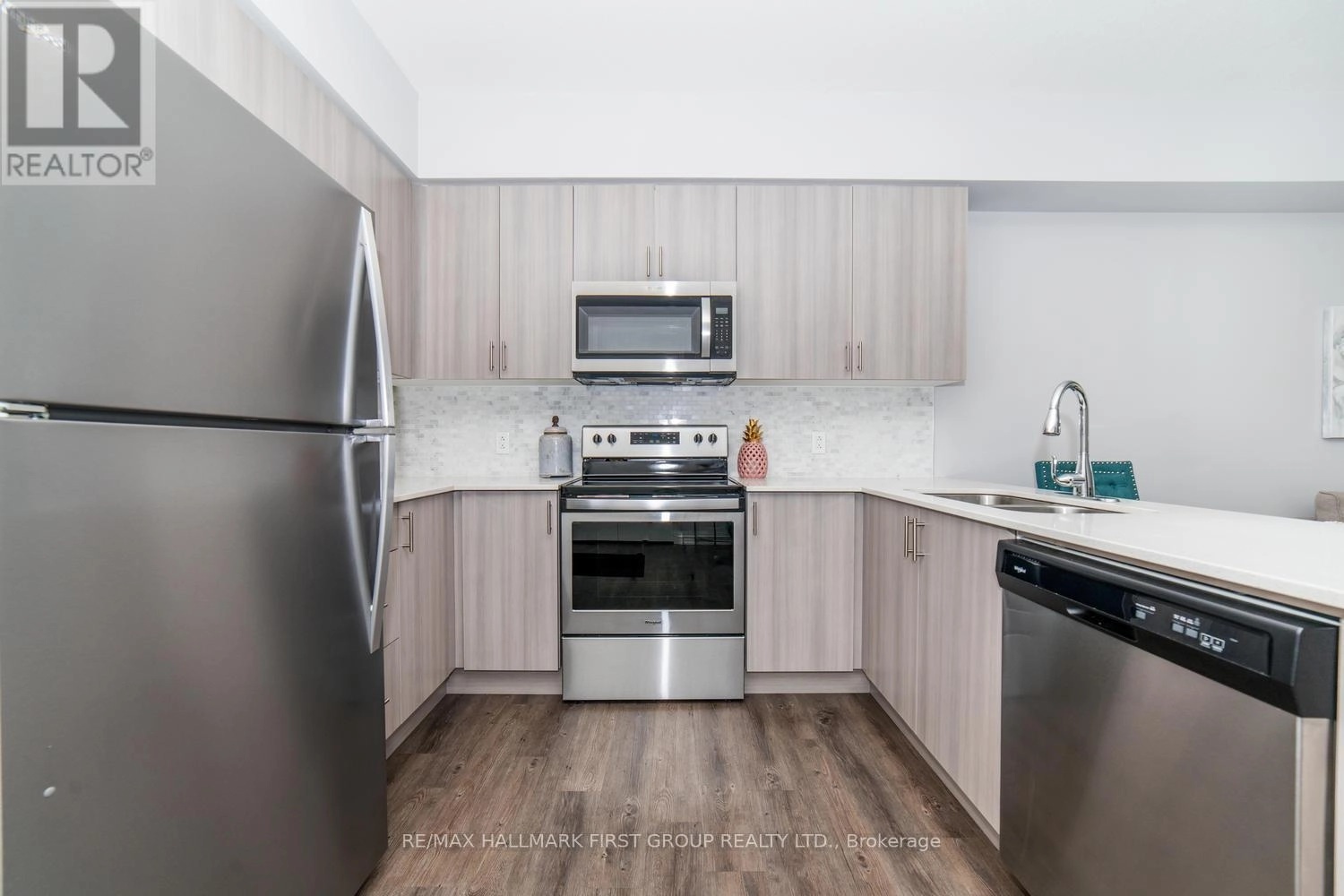 210 - 290 Liberty Street, Clarington, Ontario  L1C 3K6 - Photo 2 - E12374010