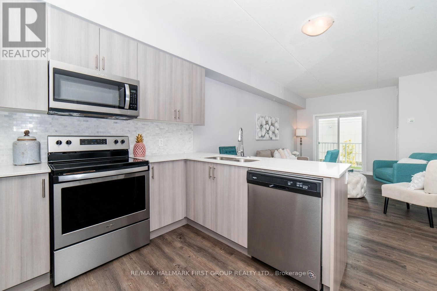 210 - 290 Liberty Street, Clarington, Ontario  L1C 3K6 - Photo 3 - E12374010