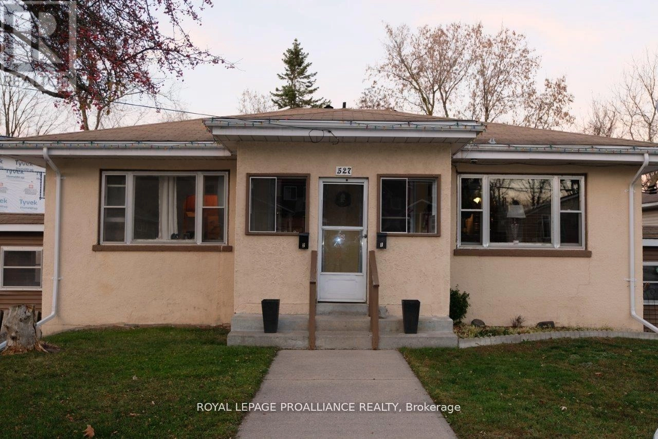 527 Front Street, Quinte West, Ontario  K8V 4R4 - Photo 2 - X12374170