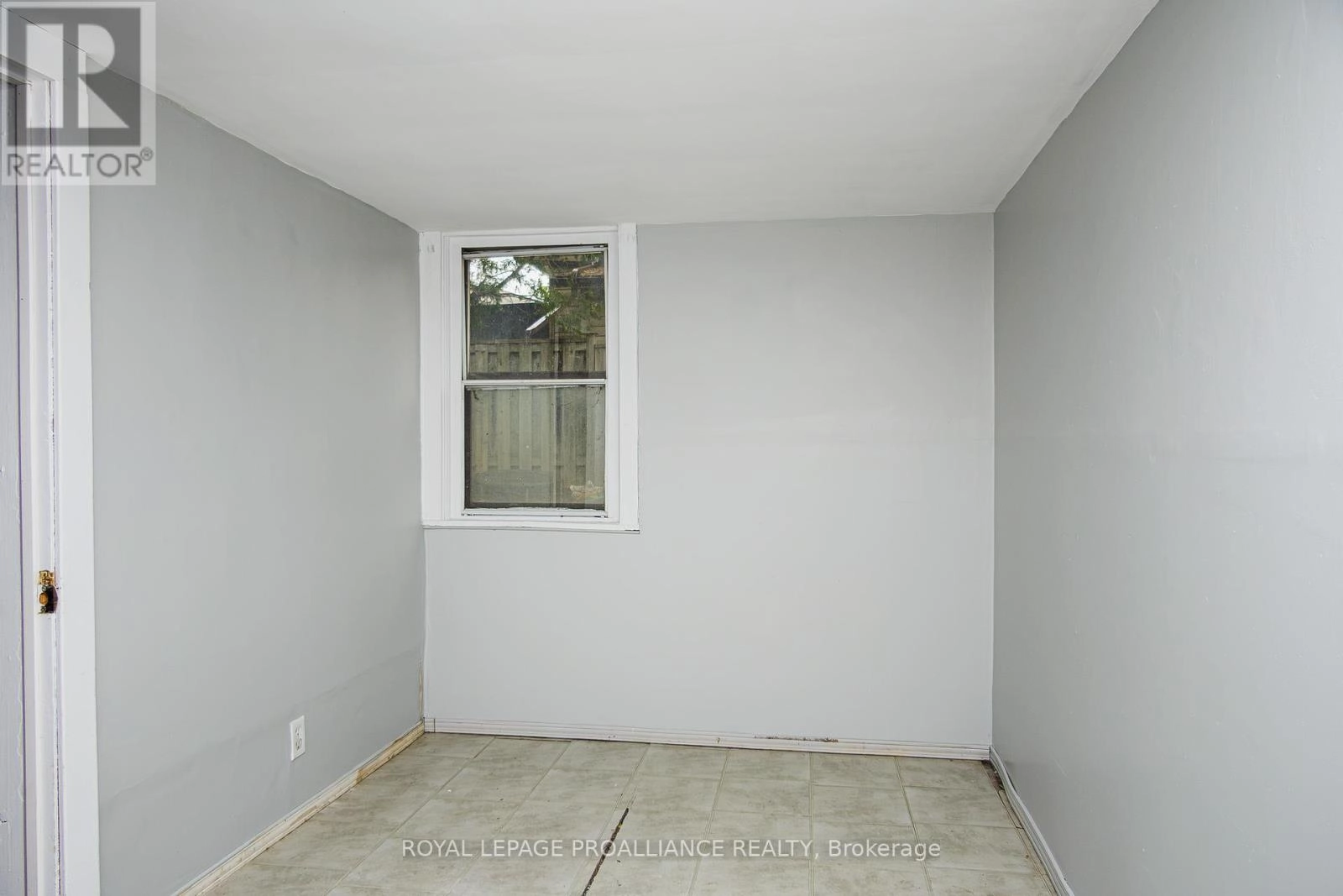 B - 83 Lorne Avenue, Quinte West, Ontario  K8V 5B8 - Photo 3 - X12374294