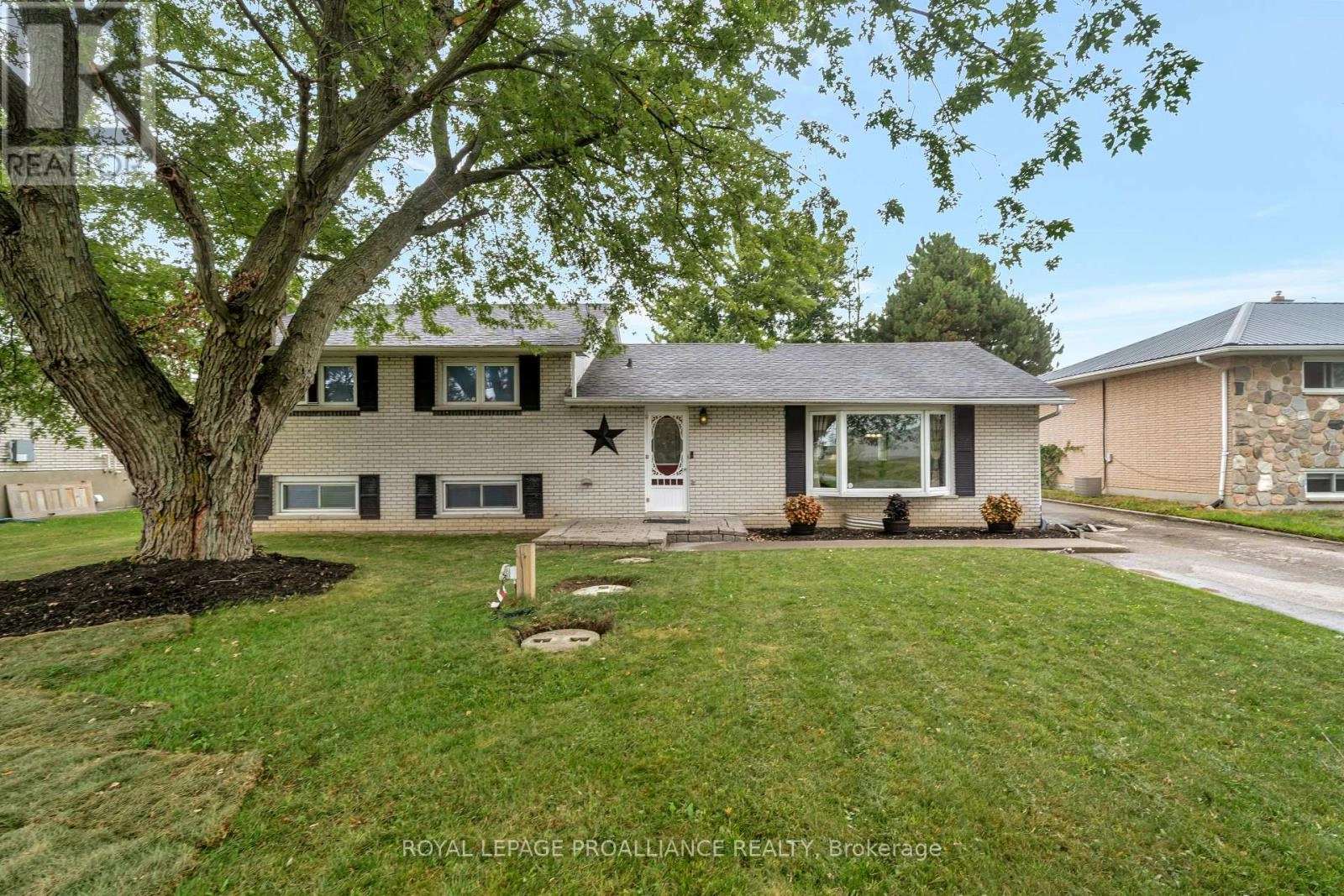 2256 Hamilton Road, Quinte West, Ontario  K8V 5P8 - Photo 1 - X12374554
