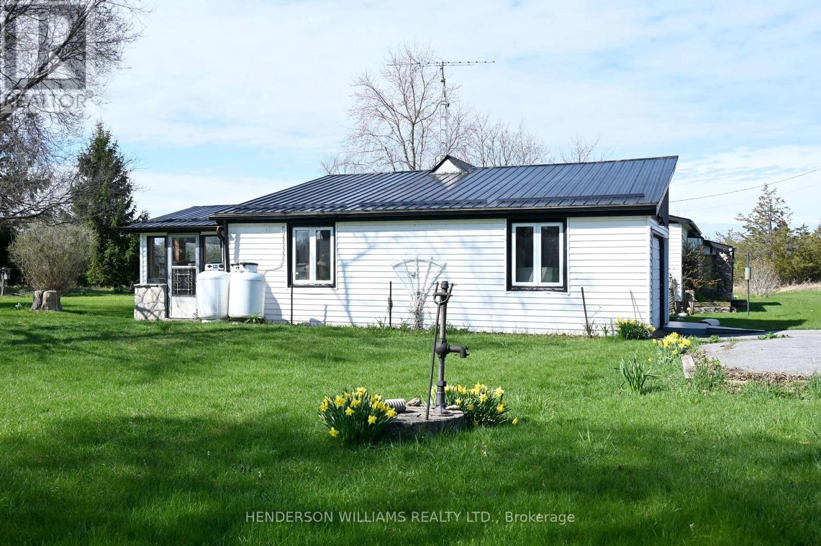 5036 Long Point Road E, Prince Edward County, Ontario  K0K 2T0 - Photo 2 - X12375044