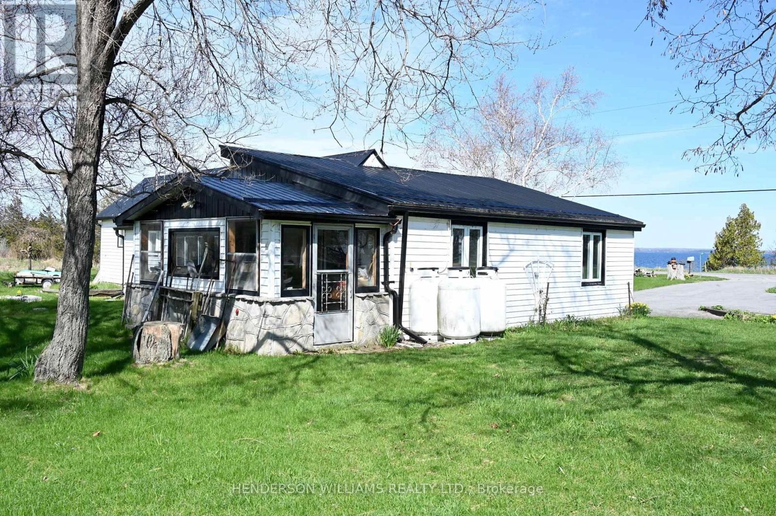 5036 Long Point Road E, Prince Edward County, Ontario  K0K 2T0 - Photo 3 - X12375044