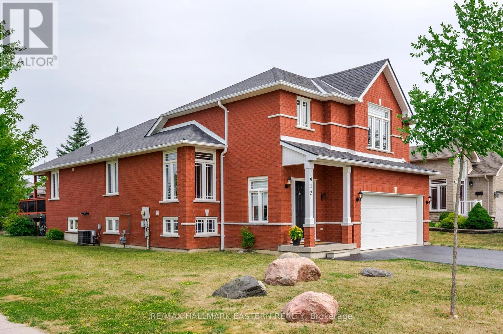 1912 Giles Avenue, Peterborough, Ontario  K9K 2P3 - Photo 3 - X12375256