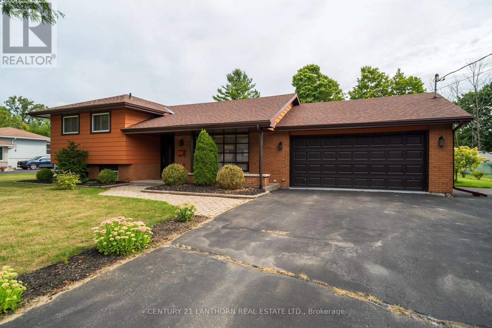 308 Catalina Drive, Quinte West, Ontario  K8R 1C7 - Photo 2 - X12375315