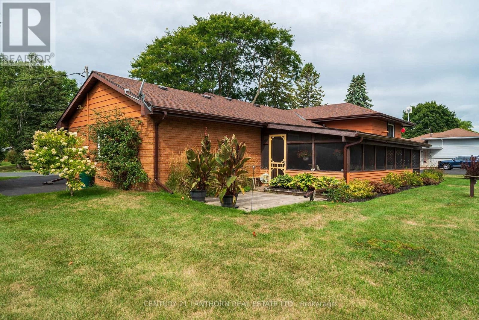 308 Catalina Drive, Quinte West, Ontario  K8R 1C7 - Photo 3 - X12375315