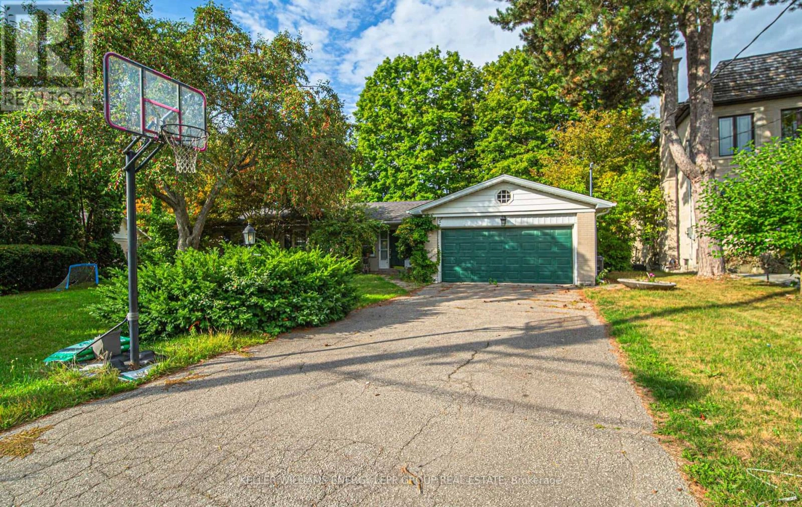15 Artinger Court, Toronto, Ontario  M3B 1J9 - Photo 1 - C12375406