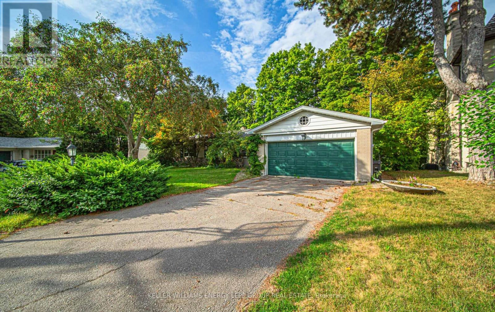 15 Artinger Court, Toronto, Ontario  M3B 1J9 - Photo 2 - C12375406