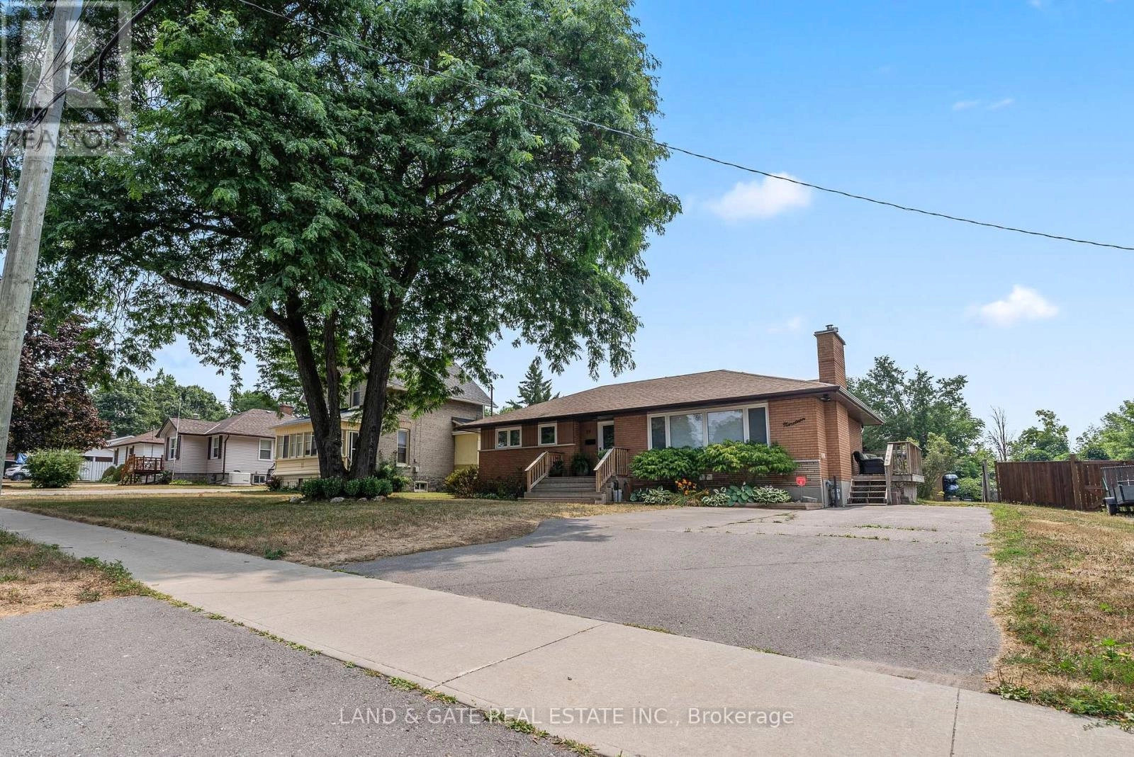 Lower - 19 Kawartha Drive, Kawartha Lakes, Ontario  K9V 1A6 - Photo 1 - X12376085