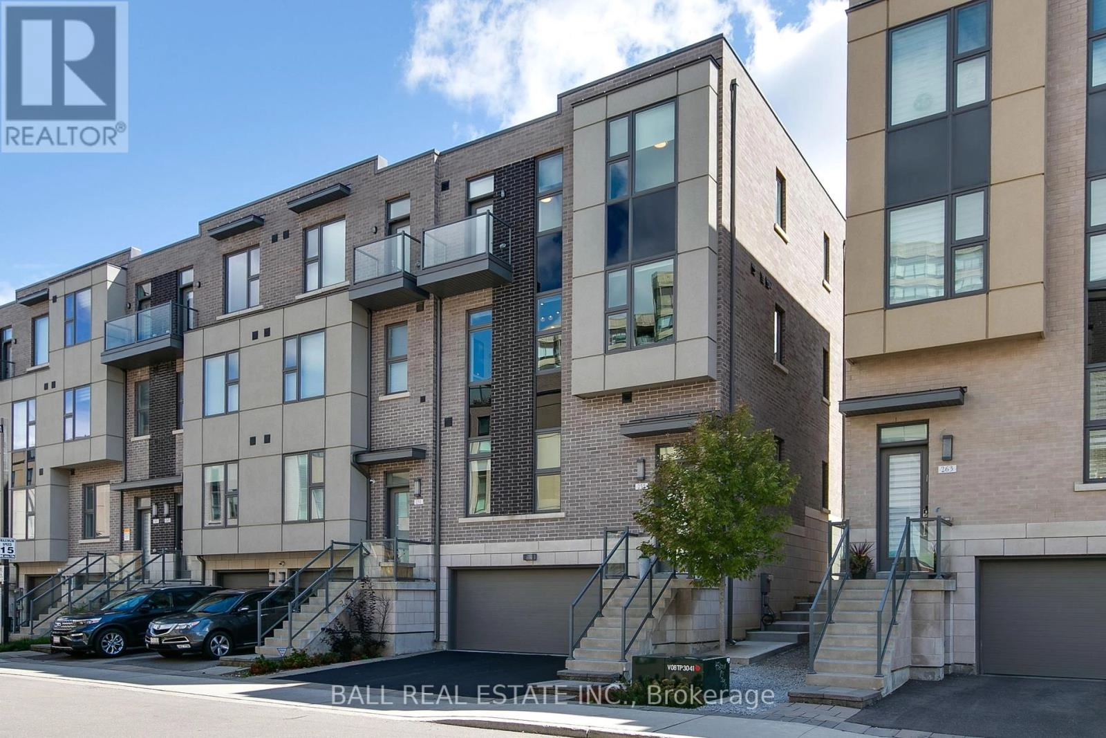 255 Smallwood Circle, Vaughan, Ontario  L4J 0K8 - Photo 2 - N12377195