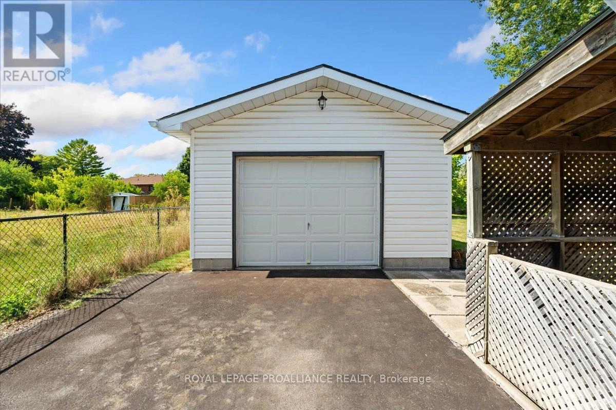 106 Lemoine Street, Belleville, Ontario  K8P 4H1 - Photo 3 - X12377388