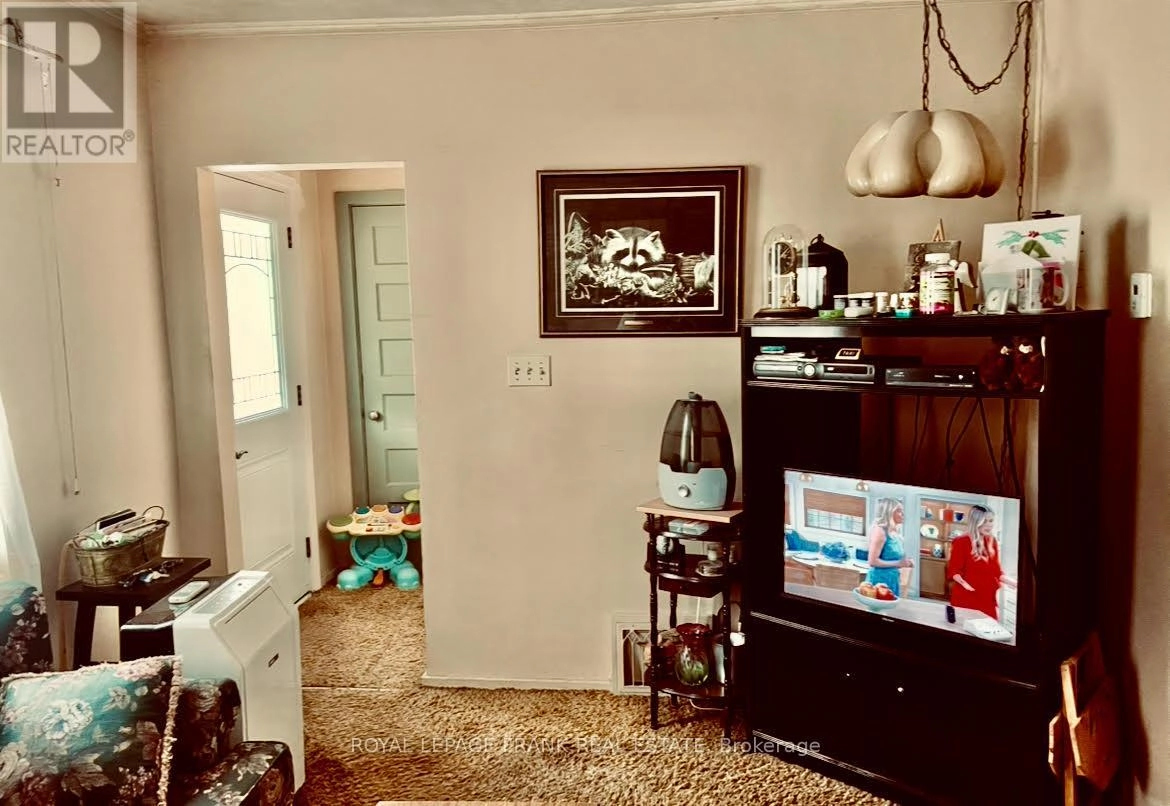 541 Mckellar Street, Peterborough, Ontario  K9J 1R1 - Photo 3 - X12379053