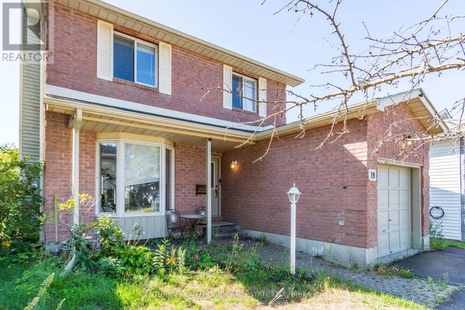 19 Bogart Crescent, Belleville, Ontario  K8P 5E9 - Photo 3 - X12379740