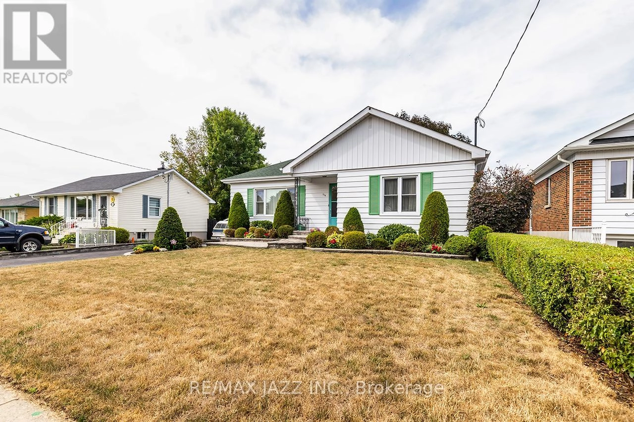 114 Fernhill Boulevard, Oshawa, Ontario  L1J 5J3 - Photo 2 - E12380053