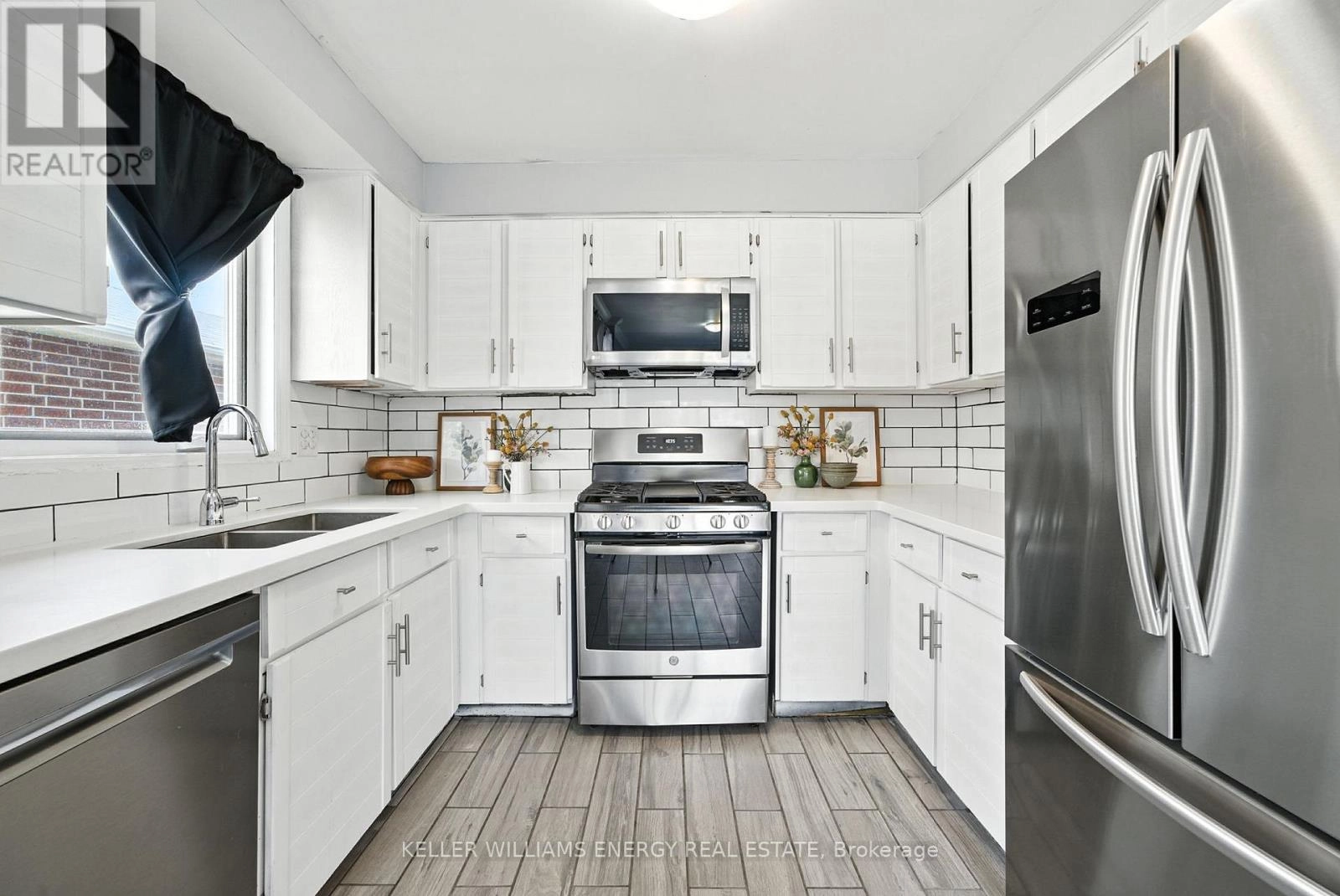 70 Hart Boulevard, Clarington, Ontario  L1B 1E4 - Photo 3 - E12381327