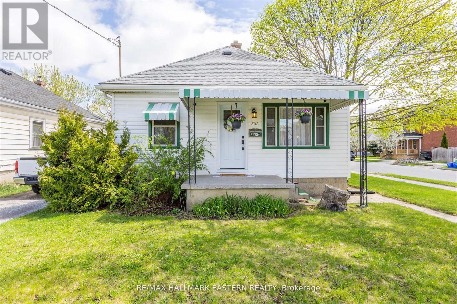 706 Monaghan Road, Peterborough, Ontario  K9J 5J8 - Photo 1 - X12381378