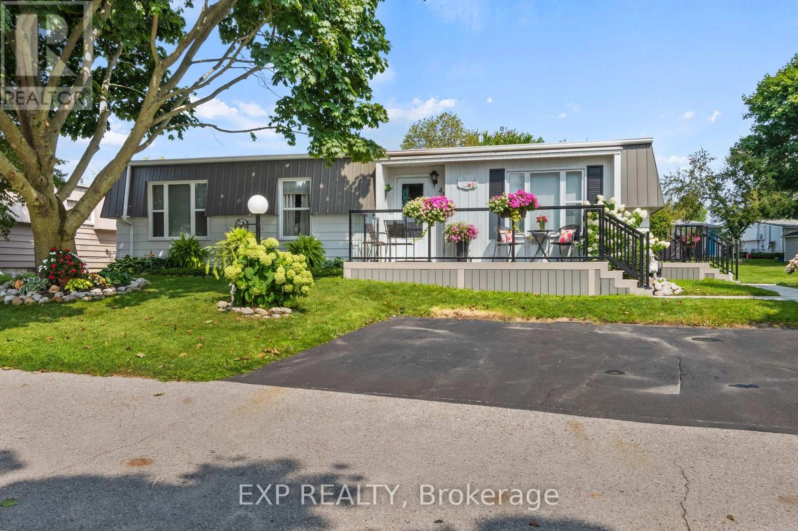 44 Bluffs Road, Clarington, Ontario  L1B 1A3 - Photo 1 - E12381422