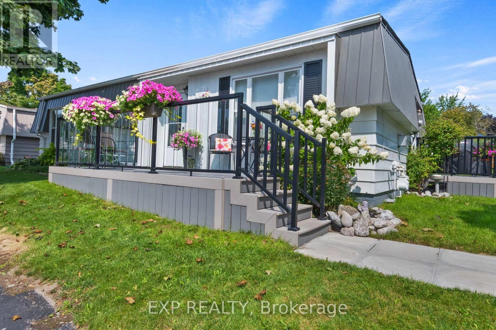 44 Bluffs Road, Clarington, Ontario  L1B 1A3 - Photo 2 - E12381422