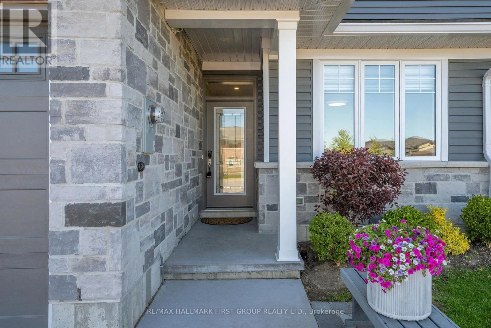 18 Stinson Avenue, Belleville, Ontario  K8P 5N9 - Photo 2 - X12382264
