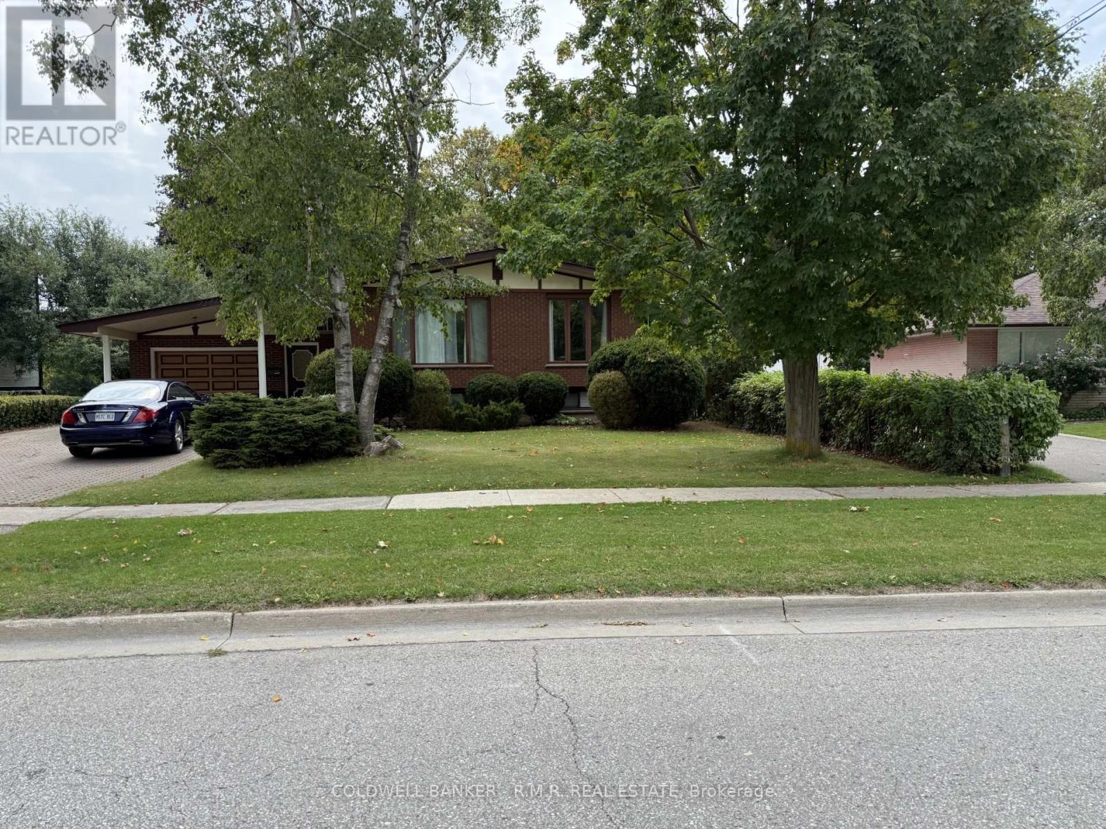 7 Vipond Road, Whitby, Ontario  L1M 1B3 - Photo 3 - E12384644