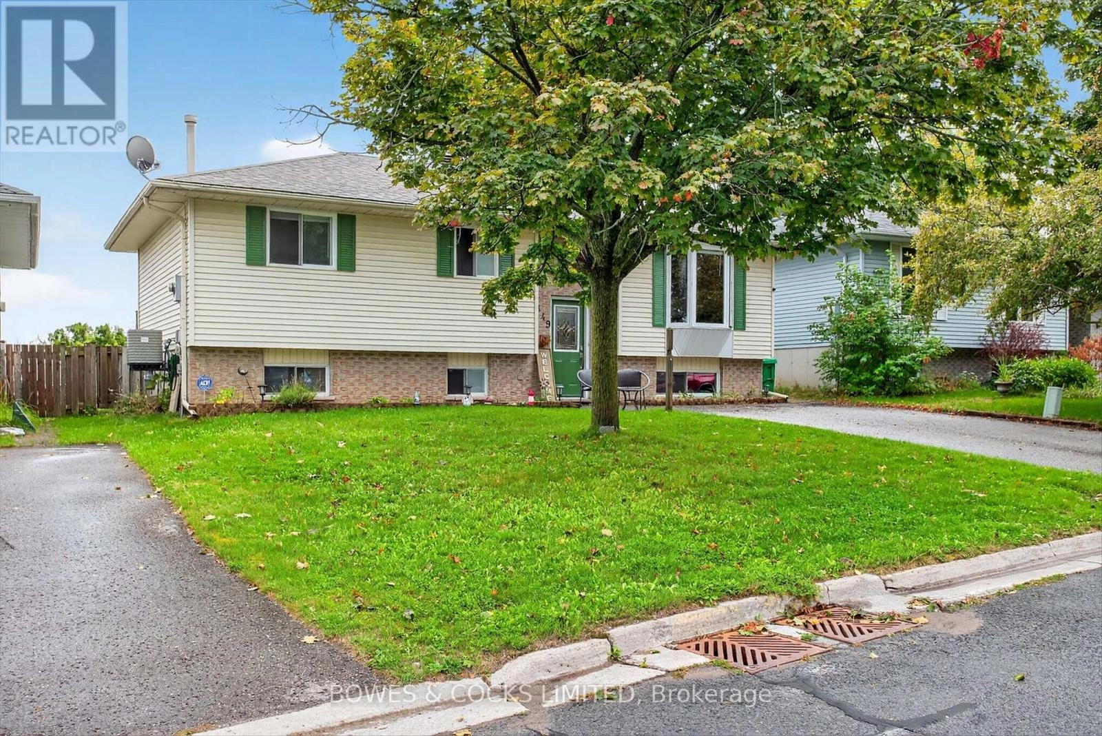 1349 Tudor Crescent, Peterborough, Ontario  K9L 1X1 - Photo 3 - X12384942