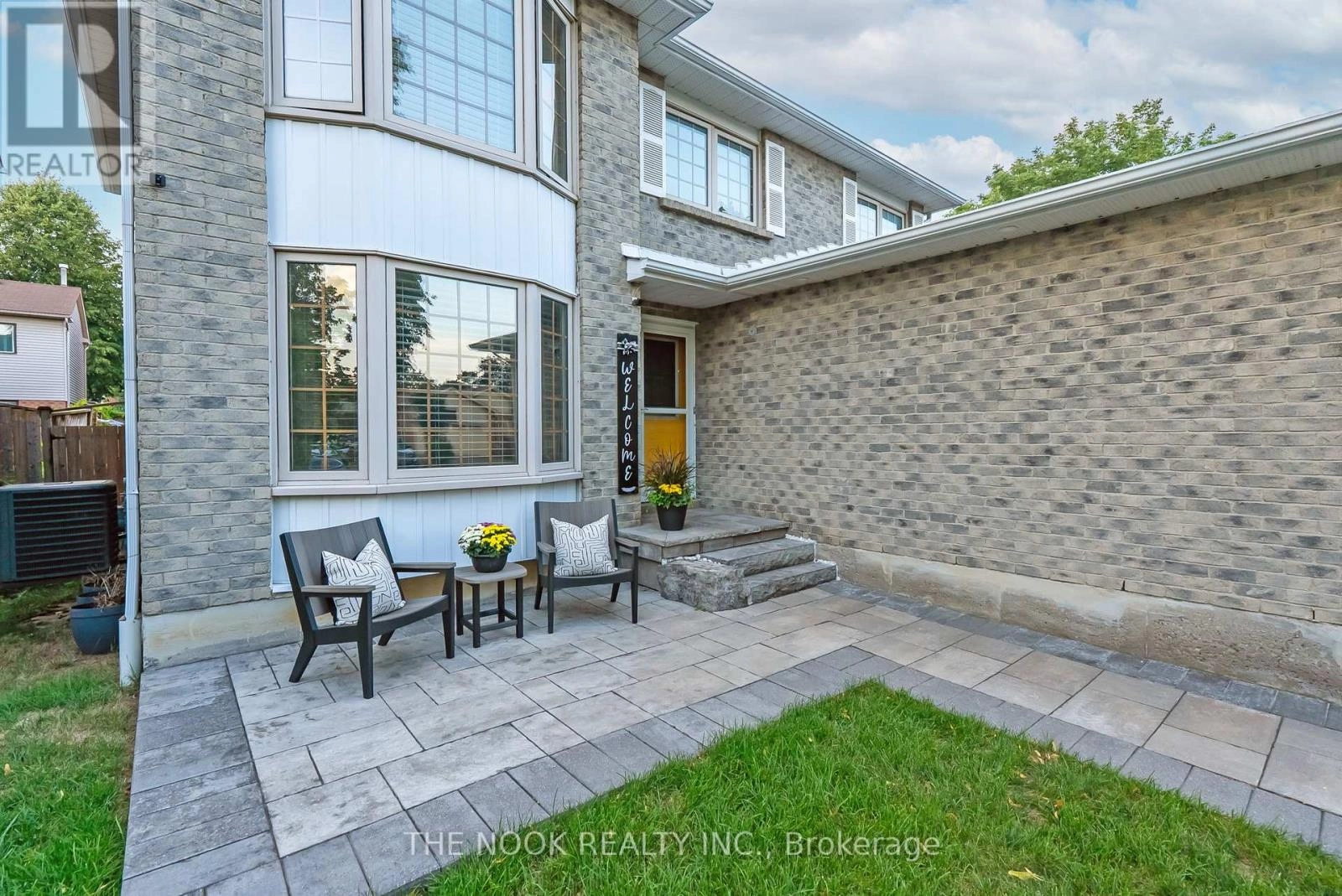 18 Mowat Court, Whitby, Ontario  L1N 8H1 - Photo 2 - E12387594