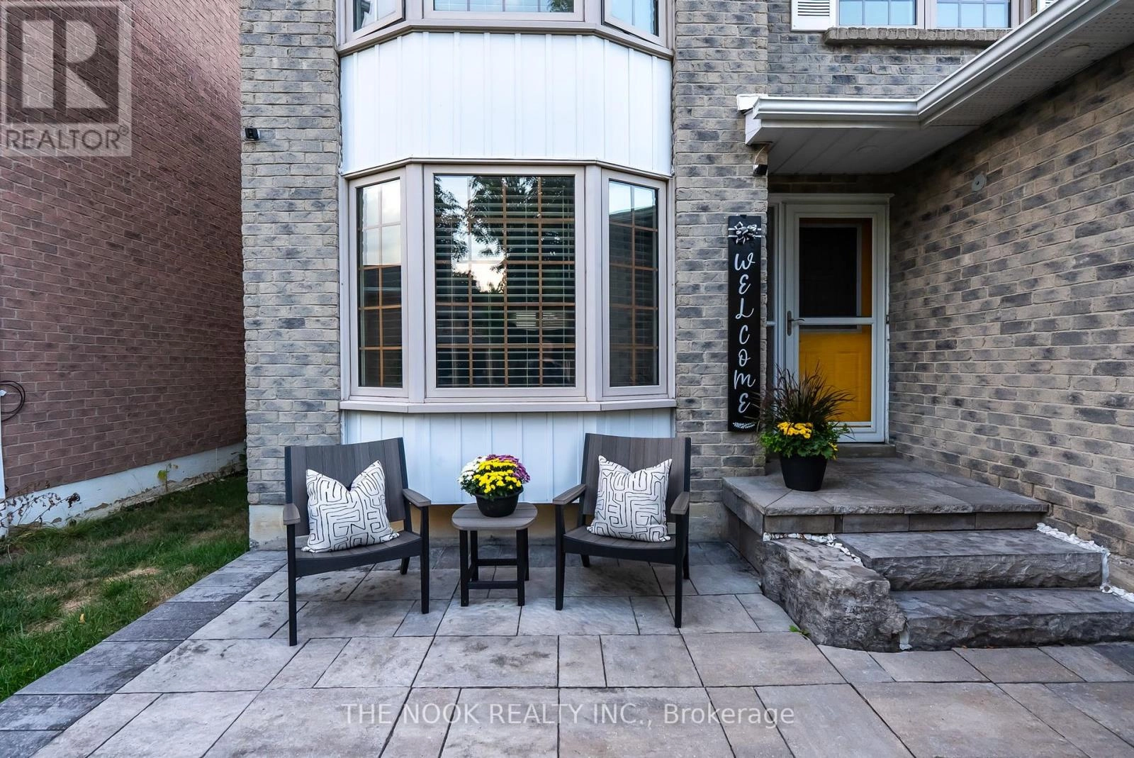 18 Mowat Court, Whitby, Ontario  L1N 8H1 - Photo 3 - E12387594