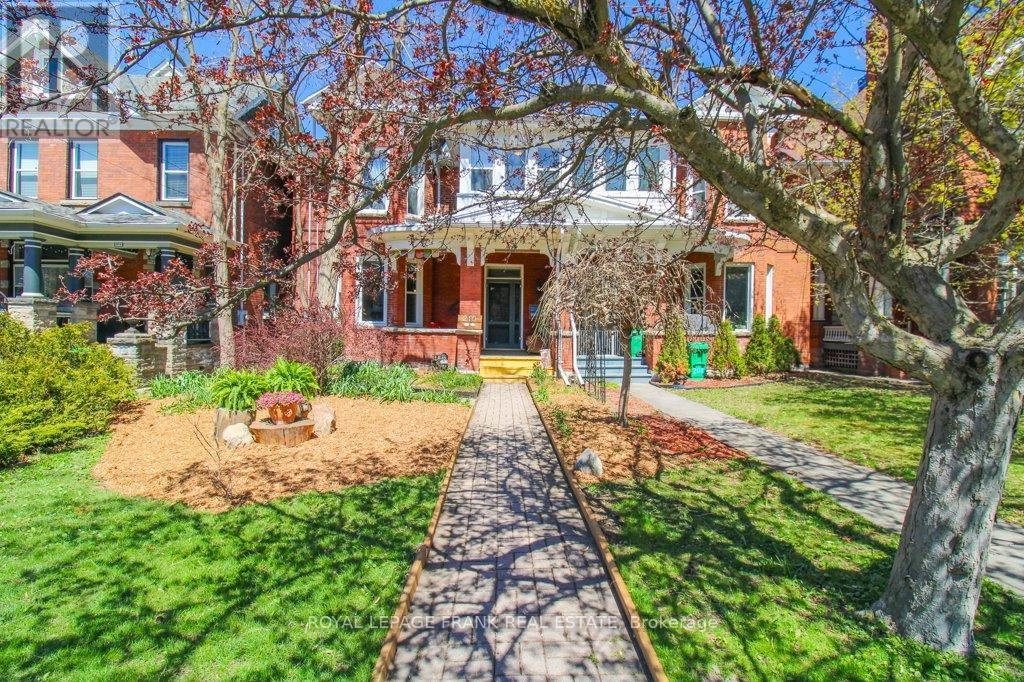 210 Mcdonnel Street, Peterborough, Ontario  K9H 2V9 - Photo 1 - X12388098